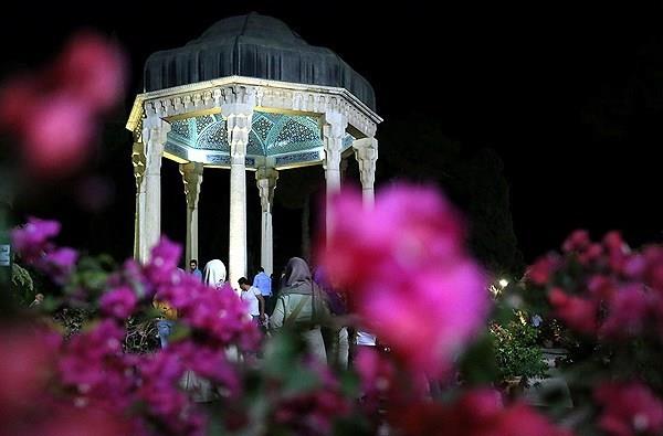رونمایی از مجموعه فرهنگی «می بی غش» در شیراز