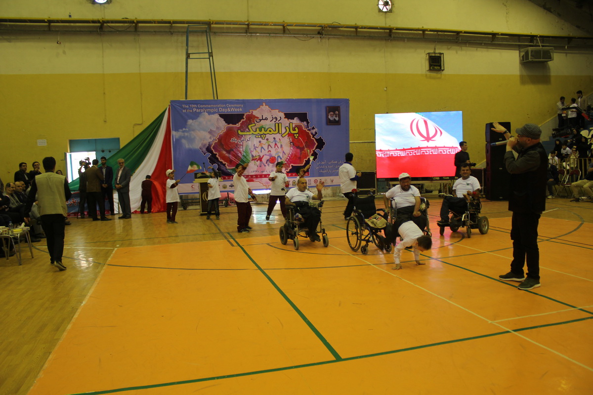 راهپیمایی جمعی از معلولان در روز جهانی پارالمپیک در رشت