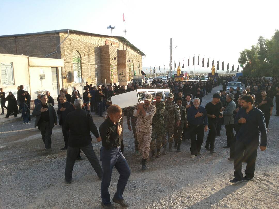 پدر شهیدان احمد ومحمود اسماعیلی به فرزندان شهیدش پیوست پدر شهیدان احمد ومحمود اسماعیلی به فرزندان شهیدش پیوست