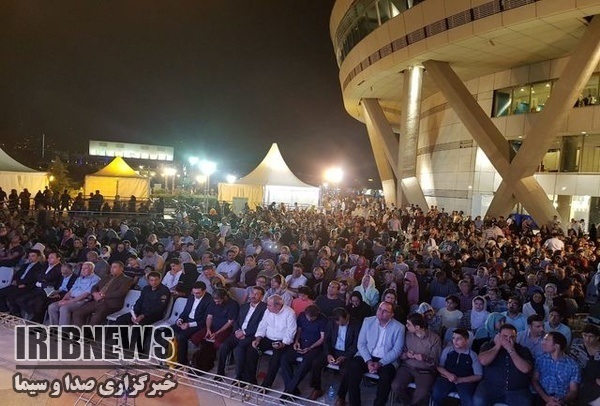 برج ميلاد ميزبان هنرمندان استان برج ميلاد ميزبان هنرمندان استان