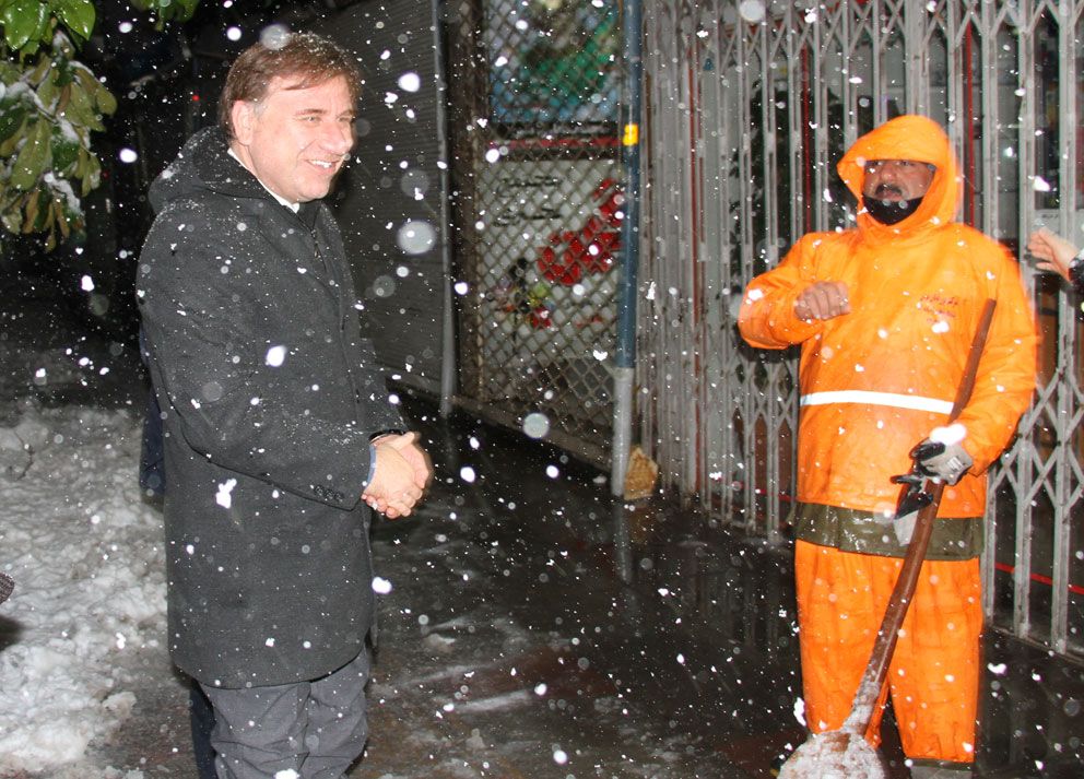 بازدید استاندار گیلان از روند خدمات رسانی در برف