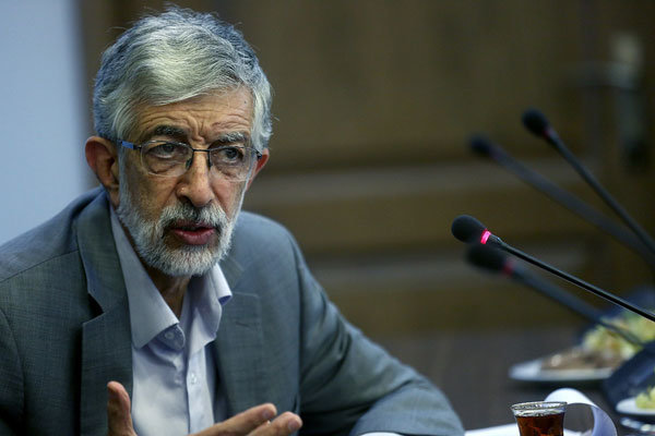 زبان فارسی نیرومند و بالنده و زبان رسمی سه کشور است