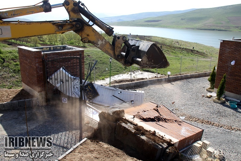 متصرفان حاشیه سد مهاباد در مقابل قانون متصرفان حاشیه سد مهاباد در مقابل قانون