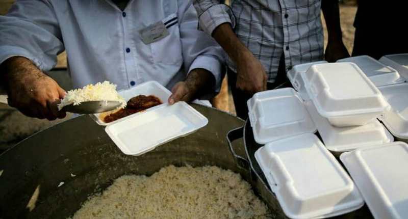 توزیع ۱۰ هزار وعده غذای گرم در قالب طرح اطعام رضوی در قزوین توزیع ۱۰ هزار وعده غذای گرم در قالب طرح اطعام رضوی در قزوین