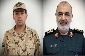 سربازی که گوشی دستش بود سربازی که گوشی دستش بود