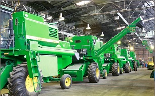 به گِل نشاندن کمباین وطنی در شالیزار واردات بی رویه... به گِل نشاندن کمباین وطنی در شالیزار واردات بی رویه...