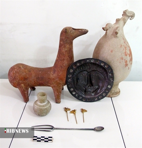 کشف 4 ظرف تاریخی پیش از هزاره میلاد در زنجان کشف 4 ظرف تاریخی پیش از هزاره میلاد در زنجان