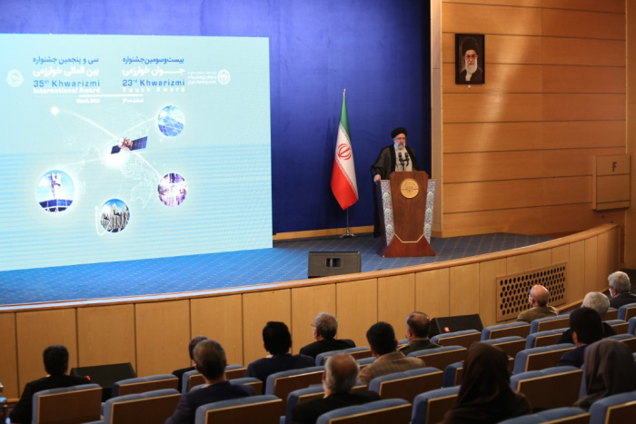 شرکت‌های دانش‌بنیان در کنار مجموعه‌های صنعتی و تولیدی قرار گیرند