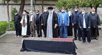 اقامه نماز رهبر انقلاب بر پیکر مرحوم غفوری فرد