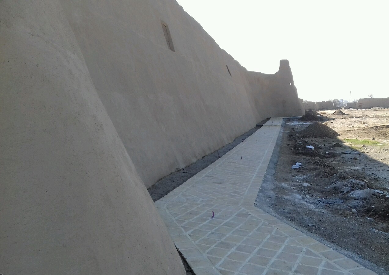 آغاز مرحله جدید مرمت دیوار باروی دامغان آغاز مرحله جدید مرمت دیوار باروی دامغان