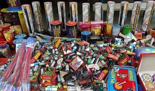 ۱۴ هزار انواع مواد محترقه غیر مجاز در ایلام کشف شد ۱۴ هزار انواع مواد محترقه غیر مجاز در ایلام کشف شد