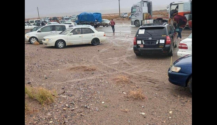 بسته شدن جاده مرزی افغانستان به ایران به دلیل جاری شدن سیل