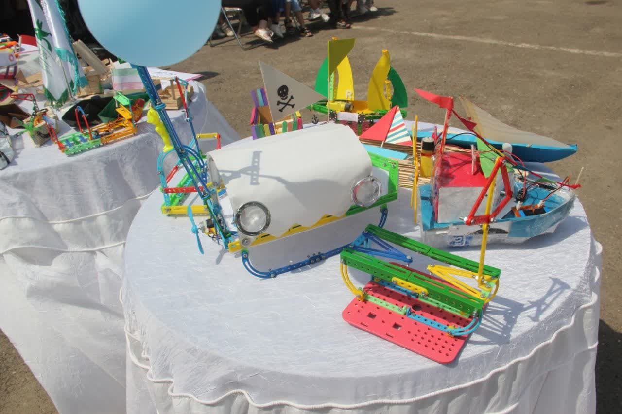 نمایشگاه سازه‌های رباتیکی بندری کودک و نوجوان در آستارا