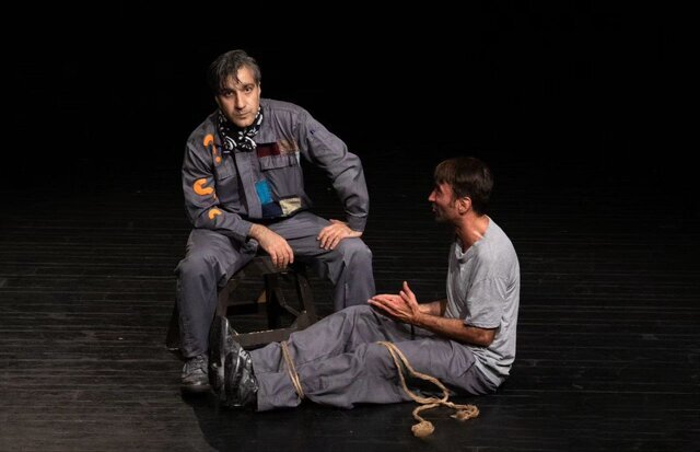 گوریل غمگین نقد می‌شود