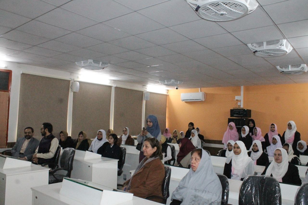 گامی برای تقویت تبادلات فرهنگی؛ آغاز کلاسهای فارسی در دانشکده بانوان اسلامآباد گامی برای تقویت تبادلات فرهنگی؛ آغاز کلاسهای فارسی در دانشکده بانوان اسلامآباد