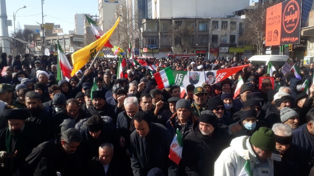 حضور پرشور خانواده‌ها در راهپیمایی ۲۲ بهمن اردبیل