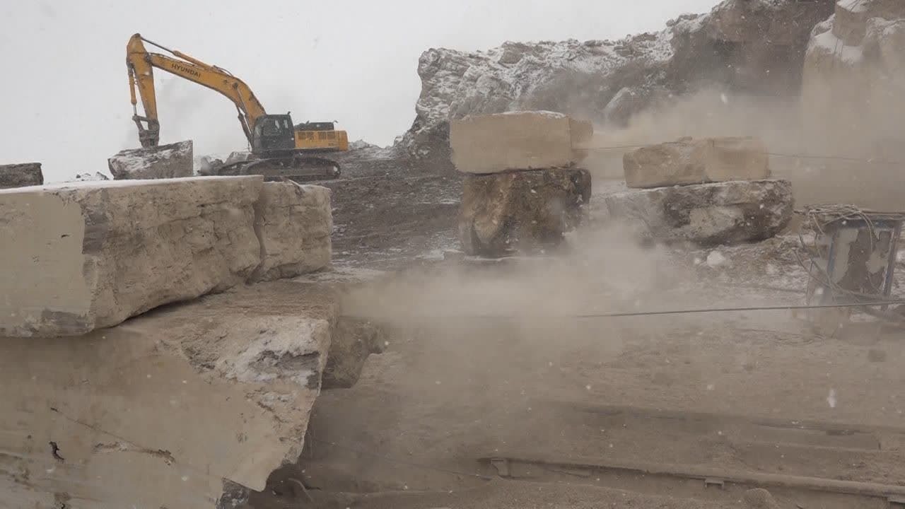 تولید سالانه بیش از ۲۳۰ هزار تن سنگ در تکاب تولید سالانه بیش از ۲۳۰ هزار تن سنگ در تکاب