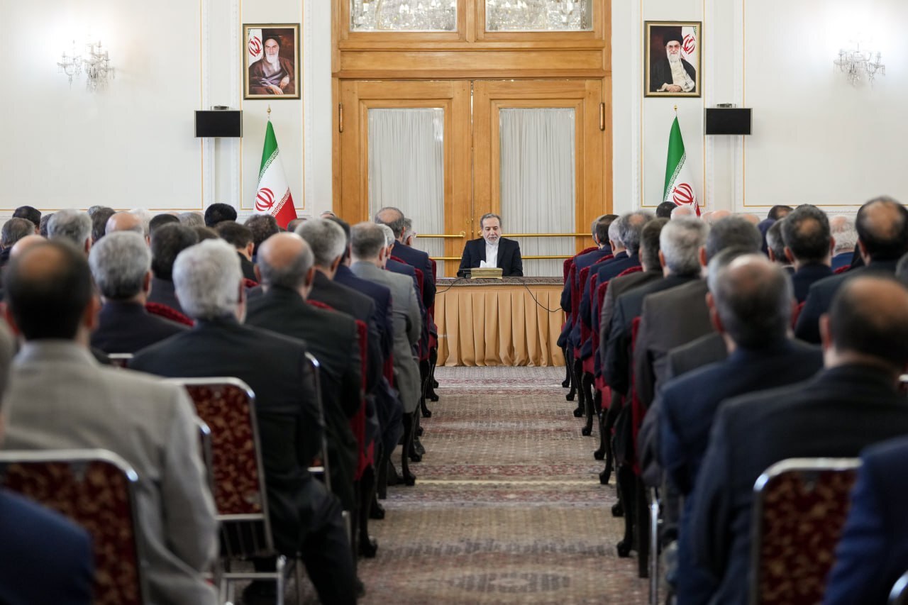 نشست مشترک هماندیشی وزیر امور خارجه با معاونین و مدیران وزارت امور خارجه نشست مشترک هماندیشی وزیر امور خارجه با معاونین و مدیران وزارت امور خارجه