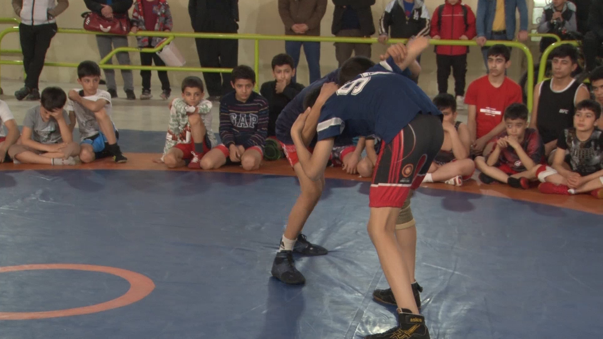 تمرین کشتی گیران اسدآباد با نظارت قهرمان آسیا در اسدآباد تمرین کشتی گیران اسدآباد با نظارت قهرمان آسیا در اسدآباد