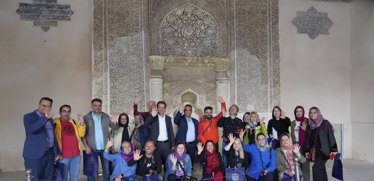 بازدید گردشگران ترکیه ای از جاذبههای تاریخی و گردشگری ارومیه بازدید گردشگران ترکیه ای از جاذبههای تاریخی و گردشگری ارومیه