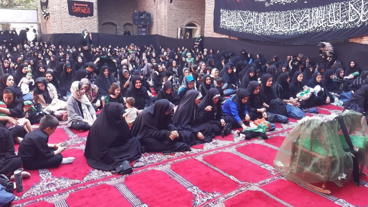 همایش شیرخوارگان خوی به یاد فرزند شش ماهه امام حسین (ع) همایش شیرخوارگان خوی به یاد فرزند شش ماهه امام حسین (ع)