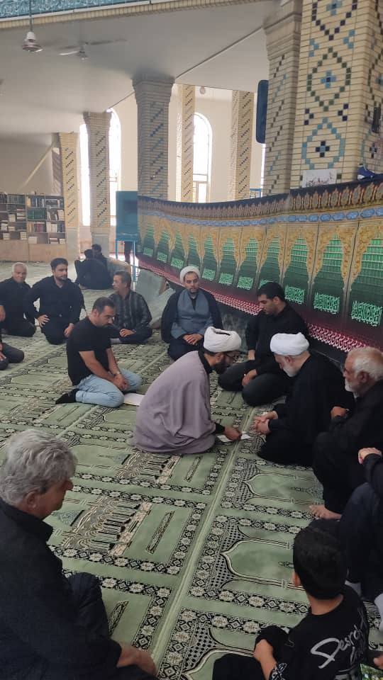 حضور اژه‌ای در یکی از مساجد برای گفتگو با مردم و شنیدن مشکلات آنها 