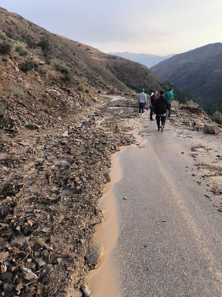 بسته شدن راه روستای انبوه به باغ‌های کرپی رودبار