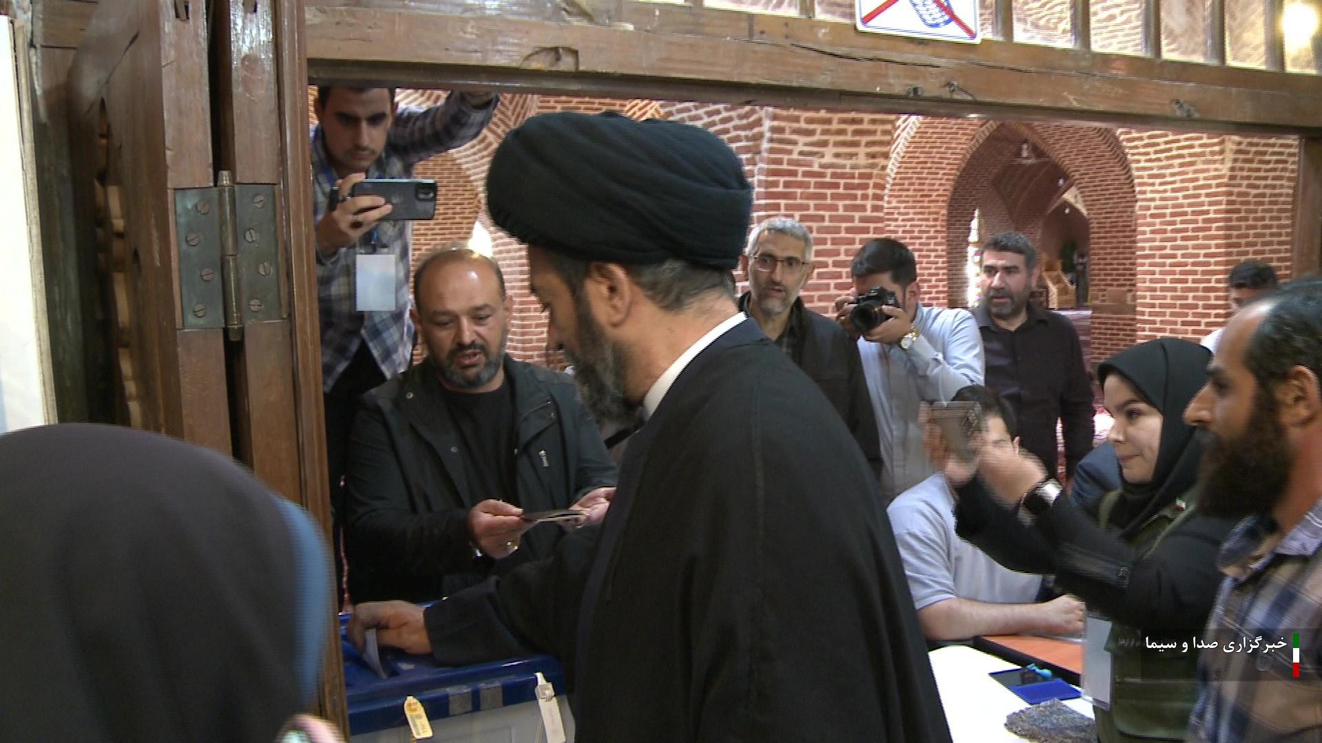 صندوقهای رأی مملو از جمعیت اردبیلی صندوقهای رأی مملو از جمعیت اردبیلی