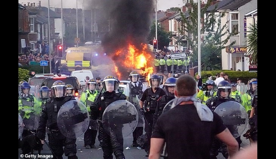 آشوب و هرج و مرج در انگلیس آشوب و هرج و مرج در انگلیس