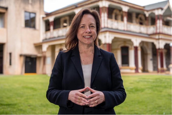 استرالیا در پی ممنوعیت استفاده از شبکه‌های اجتماعی در کلاس‌های درس است