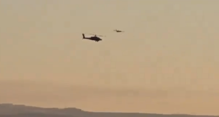 عبور پهپاد حزب الله از کنار بالگرد رژیم اشغالگر عبور پهپاد حزب الله از کنار بالگرد رژیم اشغالگر