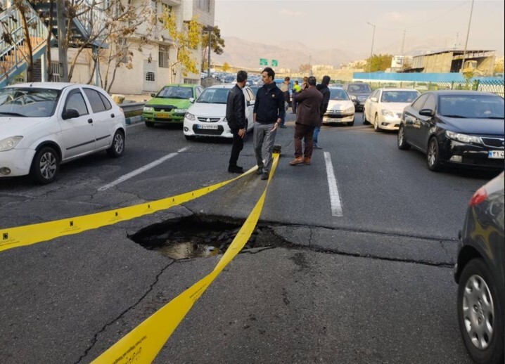 ترکیدگی لوله آب علت ترافیک عصرگاهی بزرگراه شهید باکری ترکیدگی لوله آب علت ترافیک عصرگاهی بزرگراه شهید باکری