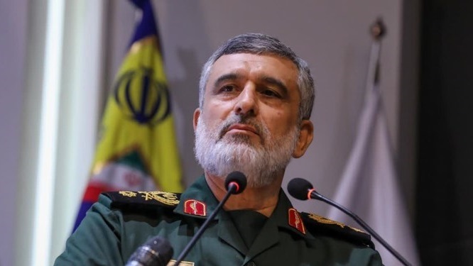 سردار حاجی‌زاده: در اتاقک شیشه‌ای سنگ پرانی نمی‌کنند