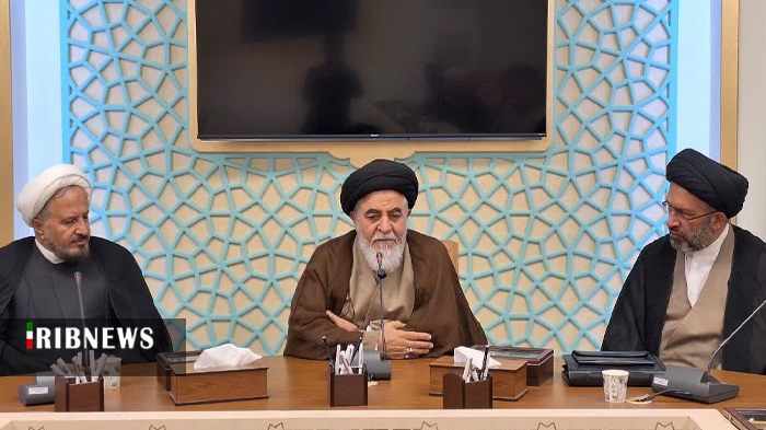 شأن ائمه اطهار (ع) و امامزادگان را در دهه کرامت به مردم بشناسانیم