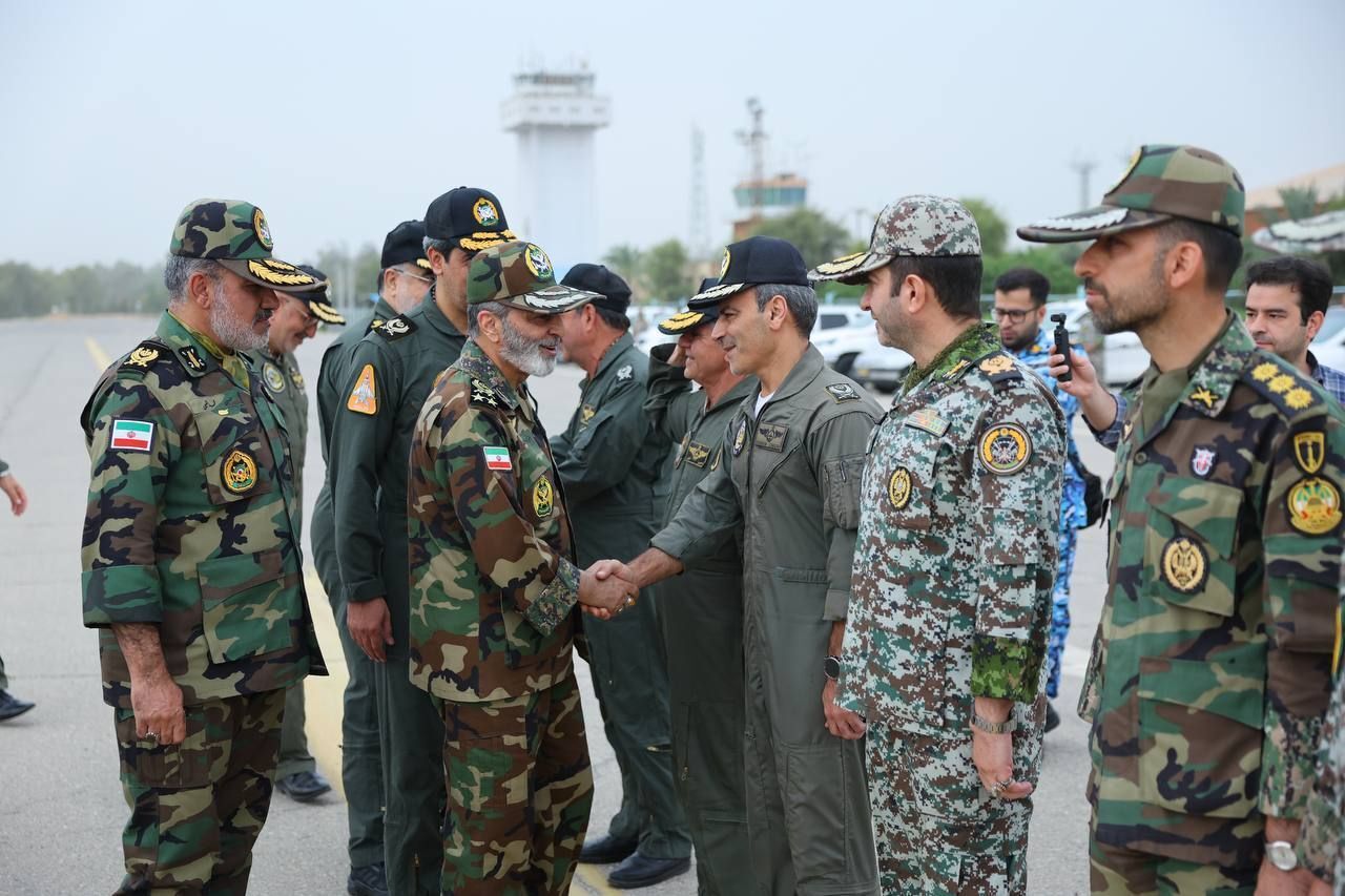 *** بازدید فرمانده کل ارتش از پایگاه وحدتی دزفول *** بازدید فرمانده کل ارتش از پایگاه وحدتی دزفول