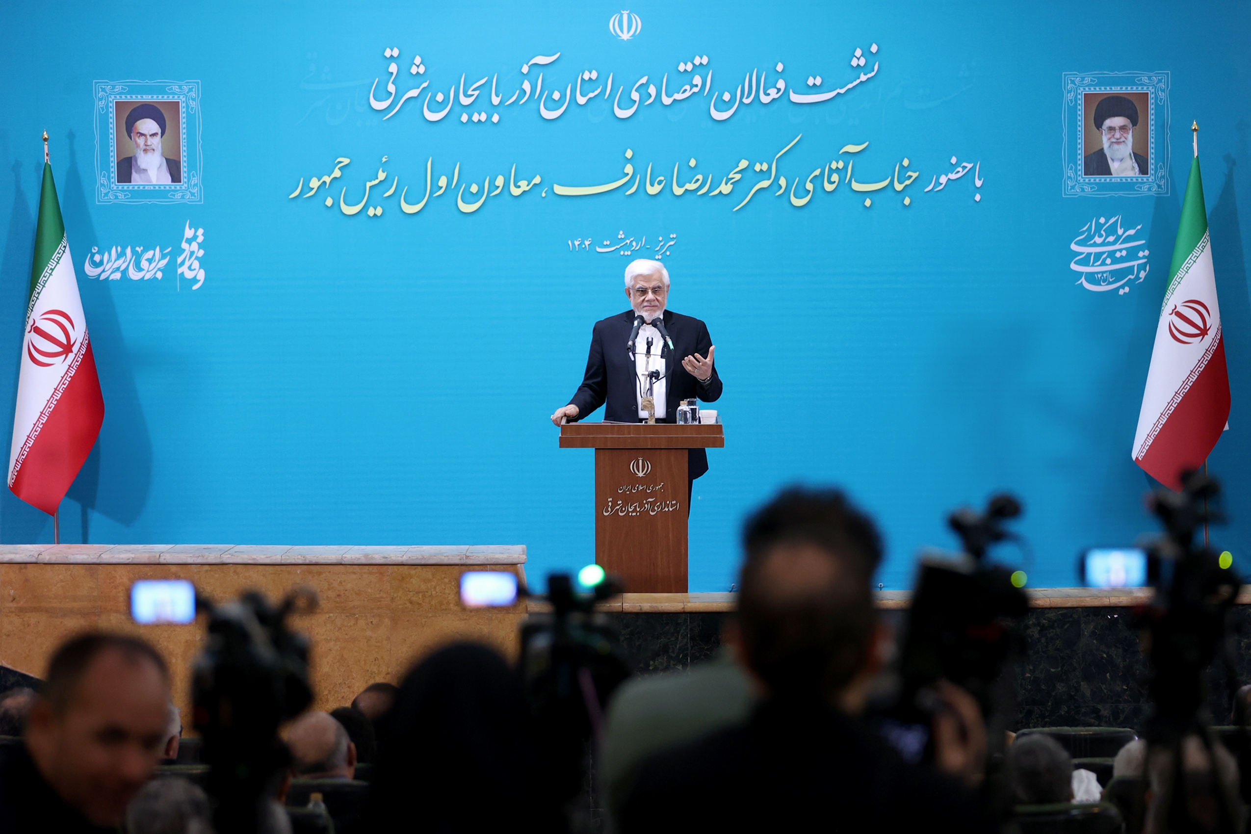 مهمترین اولویت دولت حل مشکلات معیشتی مردم است مهمترین اولویت دولت حل مشکلات معیشتی مردم است