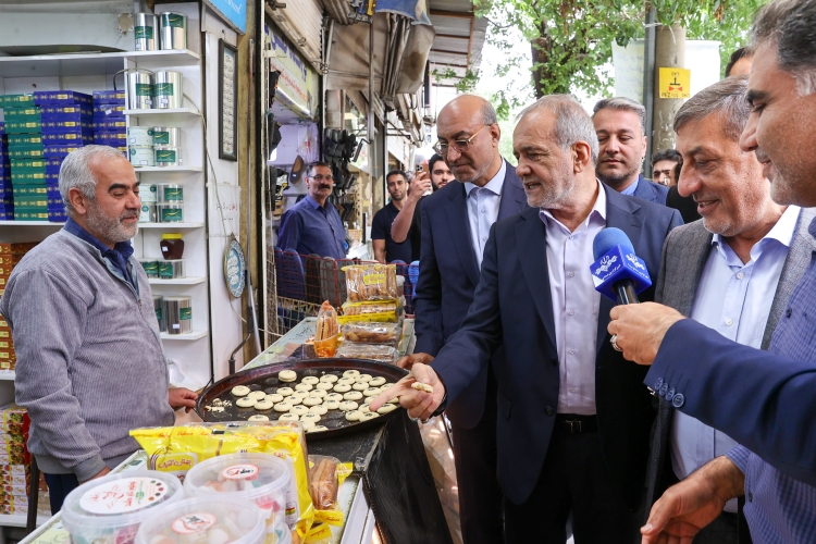 بازدید سرزده رئیس جمهور از بازار سنتی کرمانشاه بازدید سرزده رئیس جمهور از بازار سنتی کرمانشاه