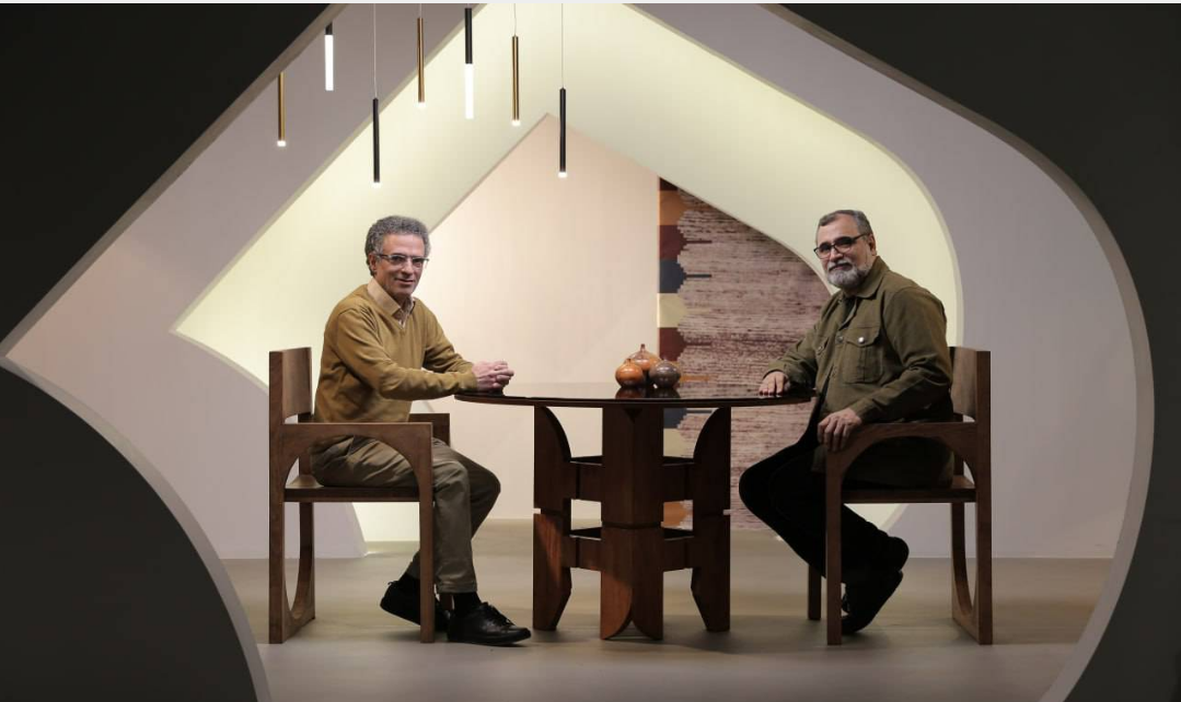 پرونده فیلم‌های مستند «پرتره» روی میز «نردبان»