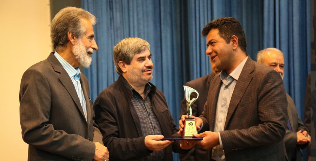 تجلیل از برگزیدگان جشنواره قلم زرین تجلیل از برگزیدگان جشنواره قلم زرین