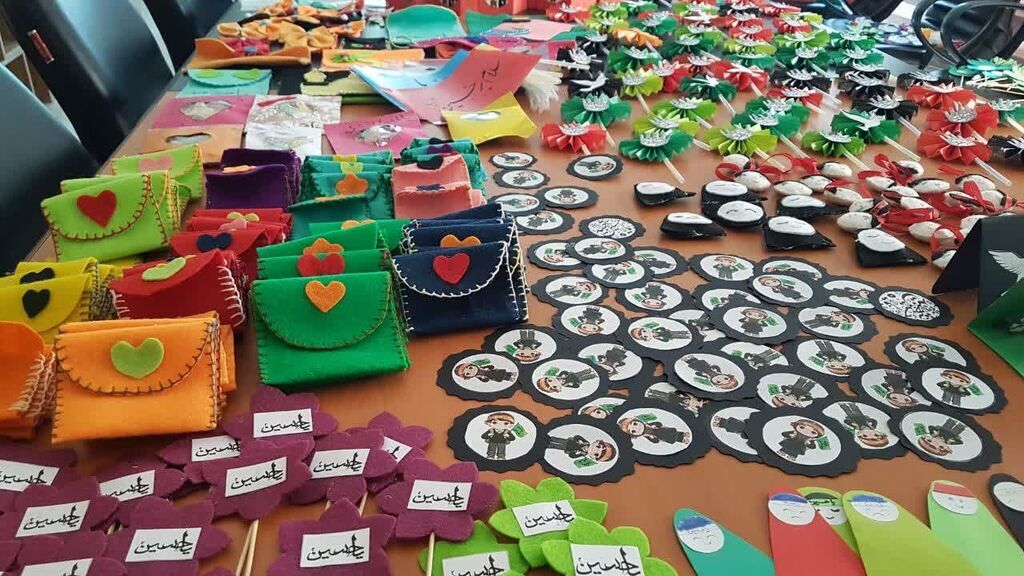 هدیه خوبان؛ دستسازههای محبتآمیز کودکان به زائران اربعین هدیه خوبان؛ دستسازههای محبتآمیز کودکان به زائران اربعین