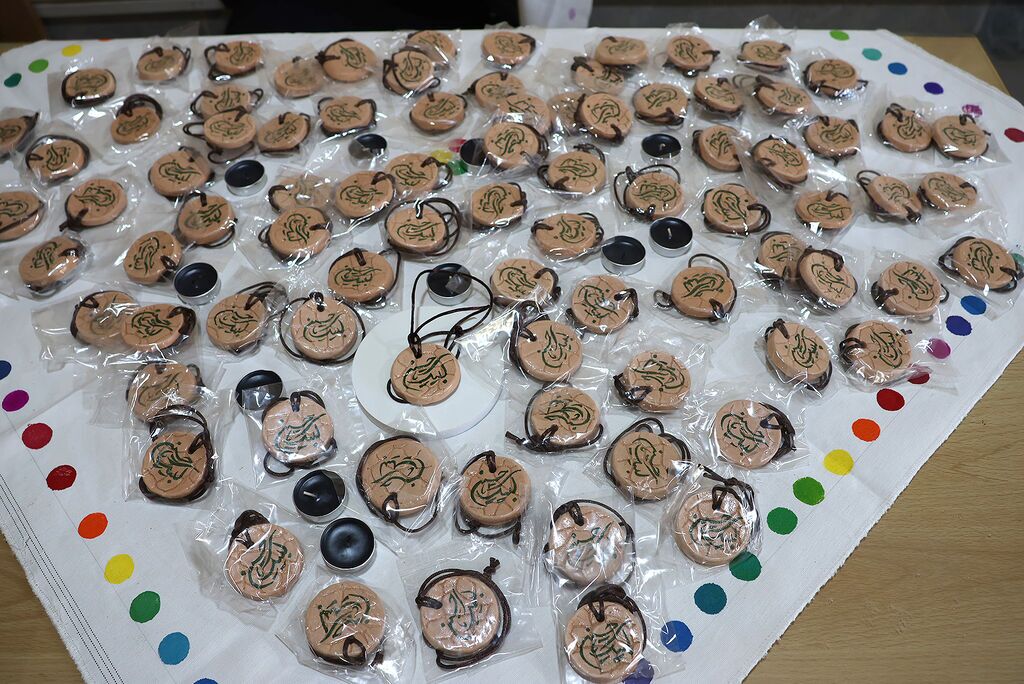 هدیه خوبان؛ دستسازههای محبتآمیز کودکان به زائران اربعین هدیه خوبان؛ دستسازههای محبتآمیز کودکان به زائران اربعین