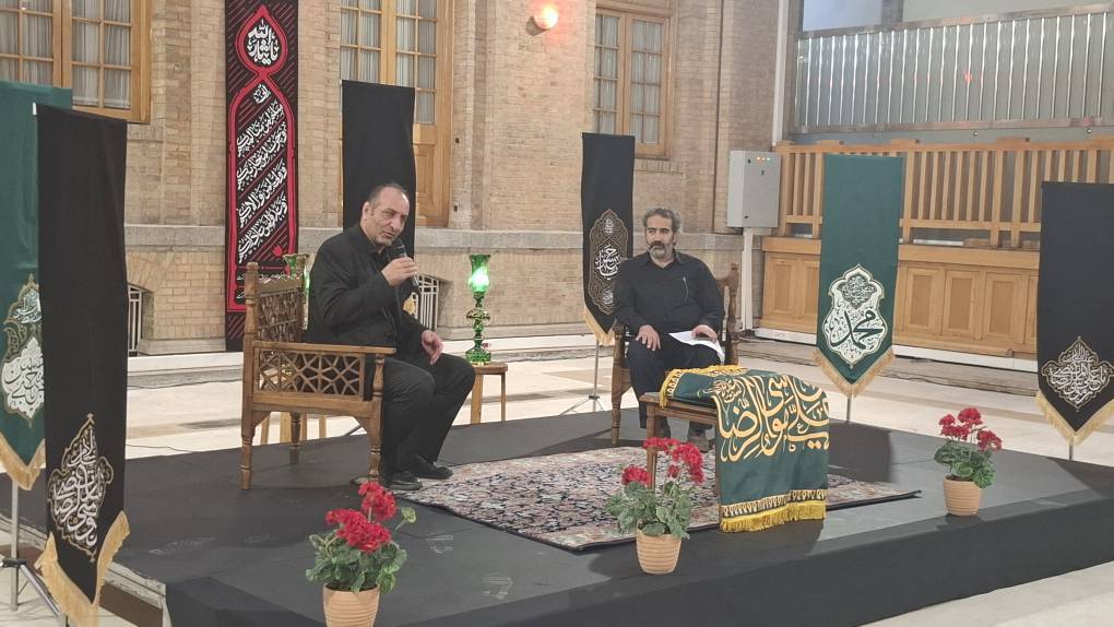 محفل شعر آیینی «بارگه غریب» برگزار شد محفل شعر آیینی «بارگه غریب» برگزار شد