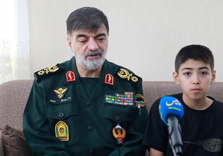 دیدار سردار رادان با ۴ خانواده شهید انتظامی در دفاع مقدس ۱۲ روزه