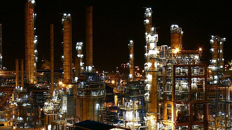 مشارکت پنج هزار نفری برای تعمیر پالایشگاه شازند مشارکت پنج هزار نفری برای تعمیر پالایشگاه شازند