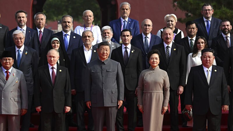 حضور پزشکیان در مراسم جشن هشتادمین سال پایان جنگ جهانی