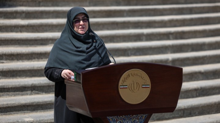 مهاجرانی:ساعت کاری ادارات تا پایان شهریور تغییر نمی‌کند