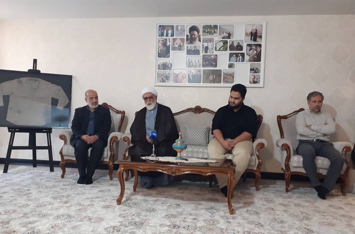 دیدار تولیت آستان رضوی با خانواده شهیدان حاجی زاده و باقری دیدار تولیت آستان رضوی با خانواده شهیدان حاجی زاده و باقری
