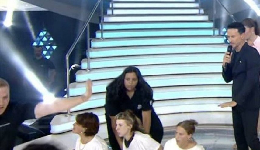 حمله فعالان ضد جنگ به استودیو شبکه ۱۴ رژیم صهیونی 