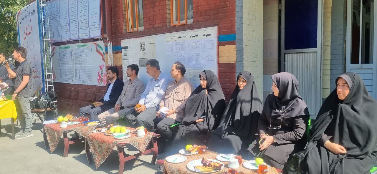 نوجوانان امروز، طلایهداران فردای انقلاب اسلامی هستند نوجوانان امروز، طلایهداران فردای انقلاب اسلامی هستند