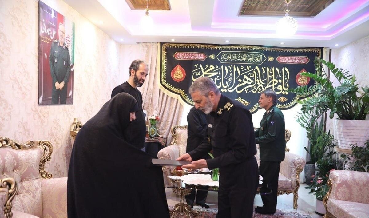 دیدار سرلشکر موسوی با خانواده فرماندهان شهید جنگ تحمیلی ۱۲ روزه